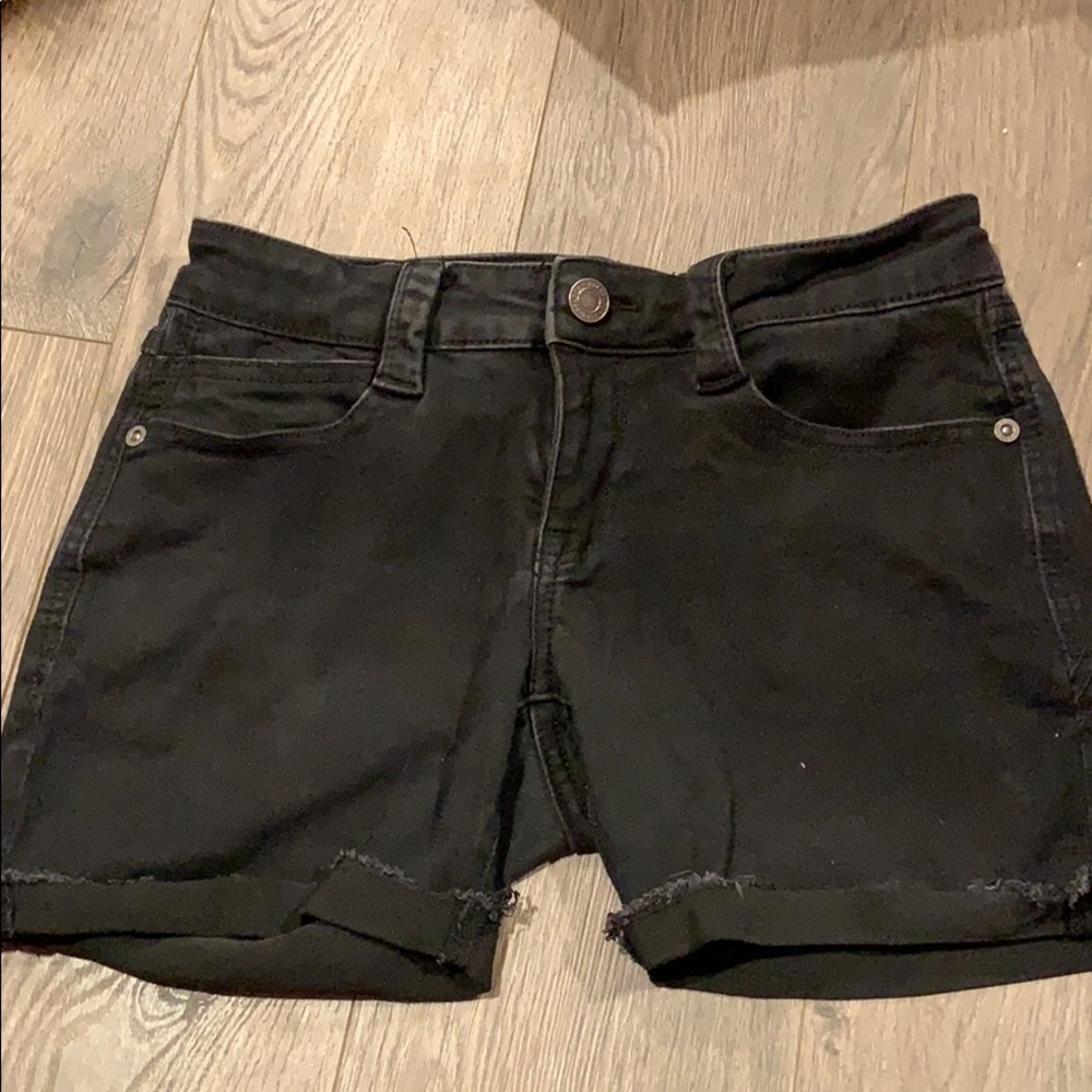 Black mid thigh stretchy shorts